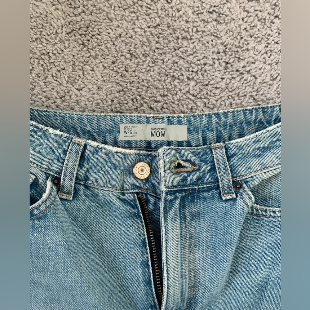 Size 26 Topshop Women’s Ripped Mom Jeans